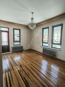 Akçay Emlak'tan Akşehir Gazi Mahallesi Gazi Pazarı Civarında Ara Kat Satılık 2+1 Daire