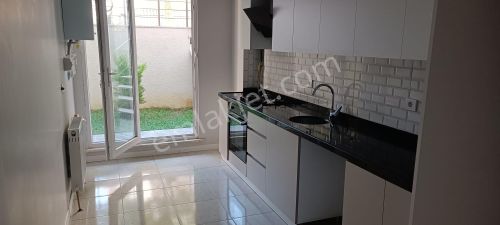 Avcılar Gümüşpala Mah Satılık 2+1.87 M2 Bahçeli Griş Kat Daire