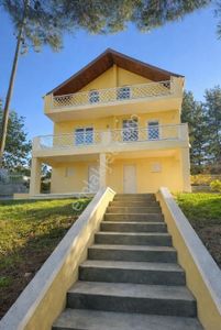 Manisa Turgultalpte Eşsiz Manzaralı Dağ Evi