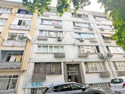 Acıbadem'de Merkezi Konumda Geniş Ve Kullanışlı 2+1 Kiralık Daire!