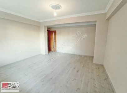 Göktürk'te 100m² 2+1 Satılık Arakat Daire