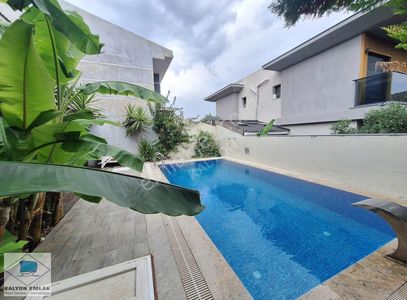 Çeşme Çiftlikköy' De Kalyon' Dan Müstakil Havuzlu Kiralık Villa