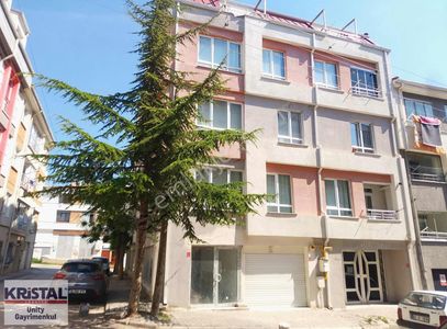 Çamlıca'da Güney Cepheli Asansörlü Yeni Binada Kiralık 2+1