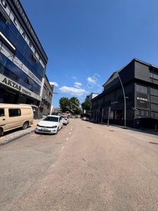 Vişne Caddesi'nde Hazır Kiracılı, Yüksek Getirili Komple Satılık Plaza!