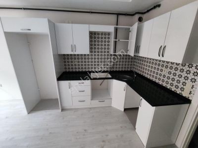 Bal Gayrimenkul-cüneytbeyde Temiz Balkonlu Asansörlü 2+1 Daire