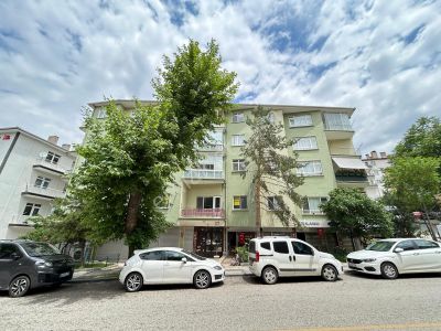 Taner'den Dikmen'de Çetin Emeç Yakını 3+1 Katta Ön Cephe Kombili Boş