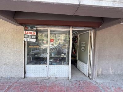 Akram'dan Geçit'de Cadde Üzeri Dükkan