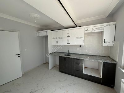 **eryıldız Gayrimenkul'den**kapaklı Mevlana Mah.iskanlı Lüks 2+1