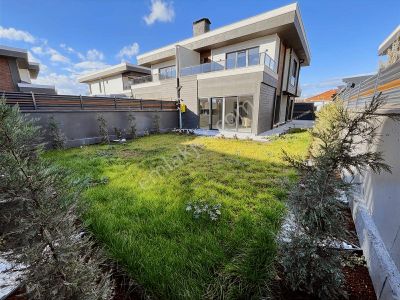 Satılık 150 M2 3+1 Dubleks Villa Geniş Bahçe 197m2