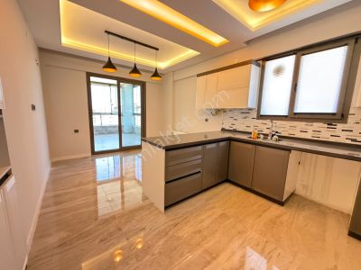 Bostanbaşı Çiftlik Caddesinde Kiralık 3+1 Ara Kat Lüks Daire