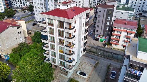 Sahile Yakın Çok Geniş Eşyalı 1+1 Çift Balkon