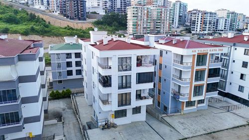 Piknik Alanı Altı 1+1 Sıfır Cam Balkonlu Kiralık