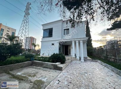50.yıl Mahallesinde Emsalsiz Havuzlu Villa