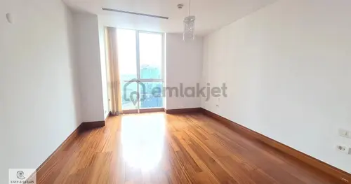 Maslak Mashattan Sitesinde Satılık 2+1 Kapalı Mutfak Daire Boş Havuz Manzaralı