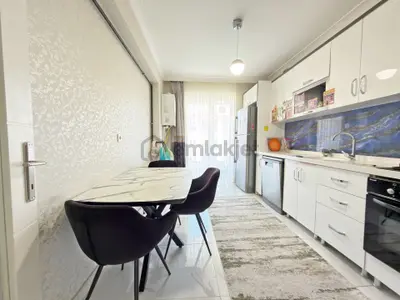 Özçelikler Gayrimenkulden Full Yapılı Orta Katta Köşe Başı Acil Satılık 3+1 Daire