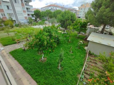 Kardeşten Akçay Altınkumda Doğalgazlı Ara Kat Bahçe Cepheli Ayrı Mutfaklı Geniş 2+1 Daire