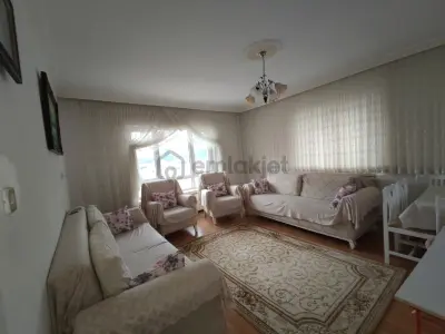 Yılmaz Gayrimenkulden 1 Kat Kacırılmayacak 3+1 Fırsat Dairesi