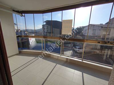 Karabağlar Barış Mah. 3+1 125 M2 Kiralık Doğalğazlı Daire