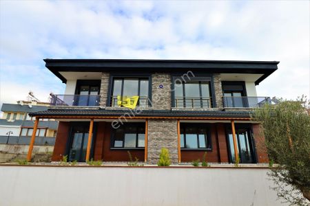 Küçükkuyu Mıhlıda Satılık 3+1 Lüks Villa