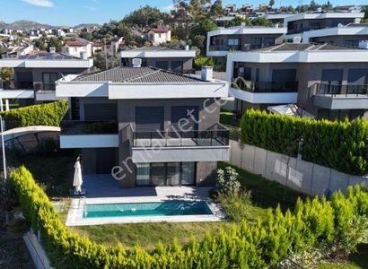 Kuşadası Karaova Da Avm Bölgesinde Müstakil Özel Havuz Yerden Isıtma Fırsat Fiyatla Lux Villa
