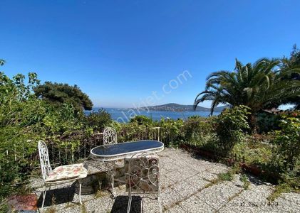 Heybeliada'da Bahçe Den Deniz Ve Doğa Manzaralı Bahçe Katı Daire