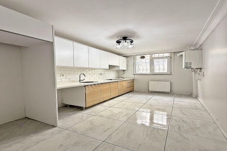 Bahçeşehir Lokasyonunda Lüx Tasarımlı Satılık 2+1 Daire