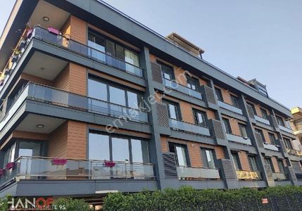 Beylikdüzü Kavaklı'da Sahil Mahallesi'nde Deniz Manzaralı Açık Mutfak 2+1 Balkonlu Kiralık Daire