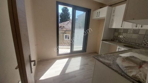 Buca Hürrüyet Mahallesinde Ara Kat Kapalı Mutfak Asansörlü Daire Satılıktır