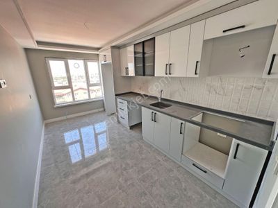 Şahintepe Mahallesinde Ara Katta Full Yapılı Sıfır 3+1 Satılık Daire