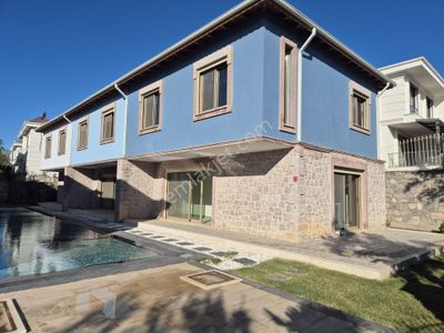 Ayvalık Sarımsaklı'da Mükemmel Konumda Emsalsiz Satılık Villa