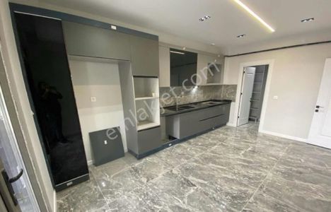 Çamlıca Mahallesinde 3+1 Giyinme Odalı Satılık Daire