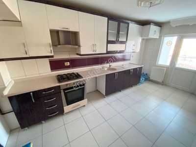 Osmangazi Mahallesi'nde Cadde Üzerinde Manzaralı 3+1 Daire!