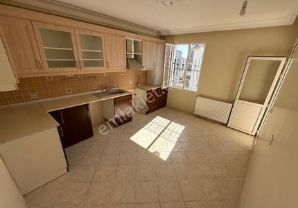 İz'den Yurt Mahallesin'de 4+1 Satılık Geniş Oturumlu Daire