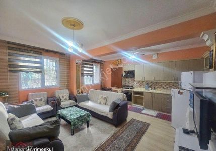 Kuşadası Merkezde 1+1 Eşyalı Havuzlu Sitede Satılık Bahçe Katı Daire
