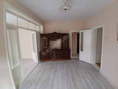 Akçay Emlak'tan Akşehir Gazi Pazarı Yanında Doğalgazlı 2. Kat Kiralık 3+1 Daire