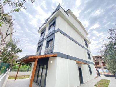 Özdere De Denize 400 M Çarşıya Merkeze Çok Yakın Satılık 6+1 Villa