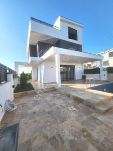 Didim'de Satılık Fırsat Müstakil Sıfır Havuzlu Villa