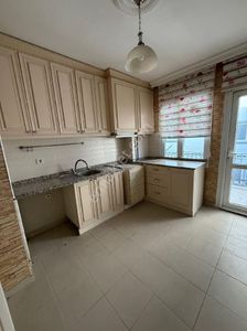 Nazilli Yeni Mahallede Cadde Üzerinde Doğalgazlı Balkonlu 3+1 Daire