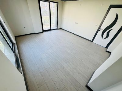 Varsak Karşıyakada Havuzlu Site İçi 2.kat 3+1