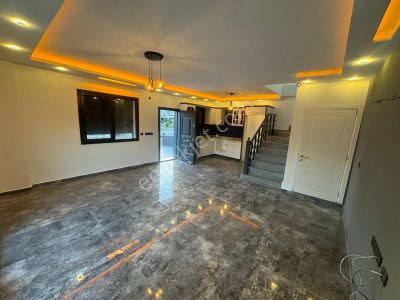 Didim Efelerde Merkezi Konumda Sıfır, Havuzlu Köşe Başı Villa