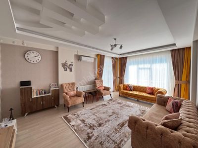 Üçkuyularda Lüx 3+1 Havuzlu Satılık Bakımlı Fırsat Daire