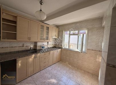 Aria Emlak'dan Cem Evi Karşısı 2+1 90m2