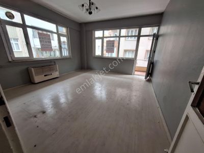 Pendik Çamçeşme Mahallesinde Cuma Pazarı Sokağın'da 2+1 Satılık Daire