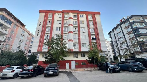 Kadınlar Yüzme Havuzu Karşı Sokağında Satılık 2+0