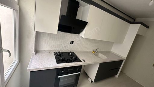 Yüksel'den Cumhuriyet'te İçi Yenilenmiş Doğalgazlı Kapalı Mutfak 2+1 Daire