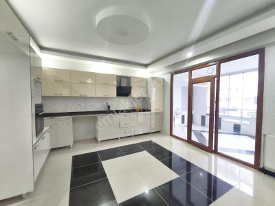 75’e Yürüme Mesafesinde, Geniş Ve Konforlu 4+1 Aile Dairesi!