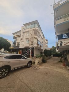 Satılık Şirinyalı Mahallesi Cadde Üzerinde 10 Odalı Dublex Güzellik Merkezi