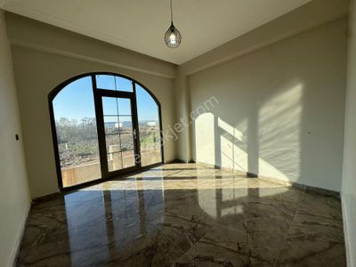 Karasu’da Geniş Kullanışlı Sıfır Modern Daire