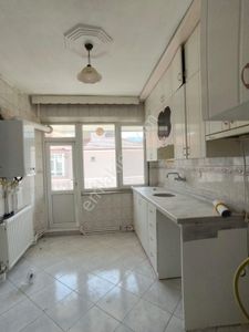 Akçay Emlak'tan Akşehir Koşuyolu Civarı Ara Kat Satılık Geniş 2+1 Daire