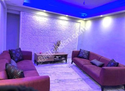 Kuşadası İkiçeşmelik’te Yenilenmiş Merkezi Konumda Satılık 2+1!